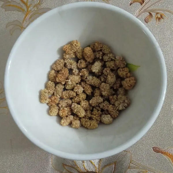 Dried mulberries
